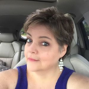 Meet your Posher, Suzanne