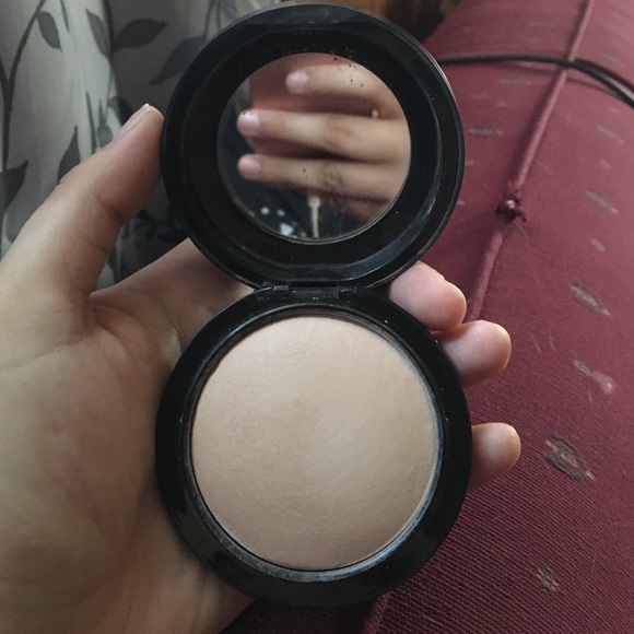 Mac mineralized skin finish in shade medium