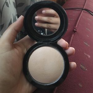 Mac mineralized skin finish in shade medium