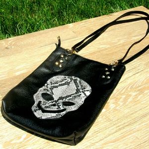 *TREND SETTER* Faux Leather black Skull Bag