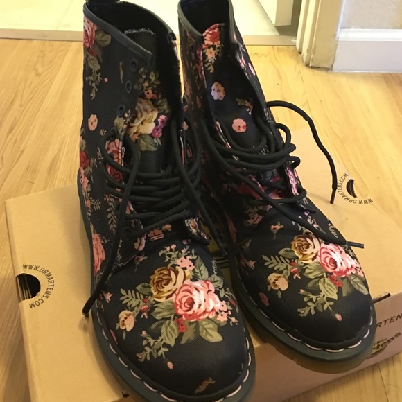 Victorian flower Dr. Martens