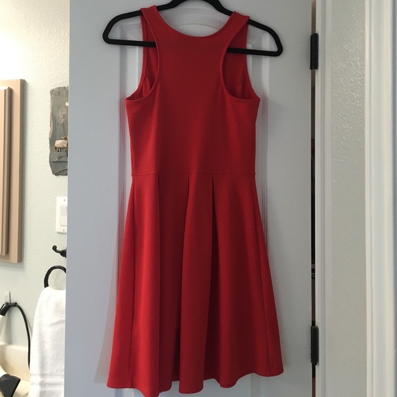 Classy red dress - Picture 3 of 3