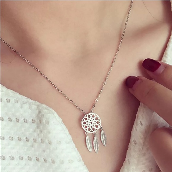 ❤️Small Dreamcatcher Necklace❤️ - Picture 3 of 3