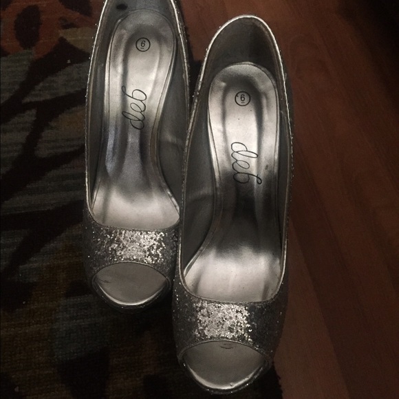 silver heels - Picture 2 of 3