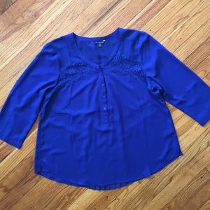 💃🏻📫 MUST GO💃🏻📫 AEO Sheer w/ Lace Top