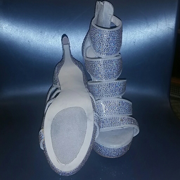 Limited edition Steve Madden "SPYCEE" Sandal - Picture 2 of 4