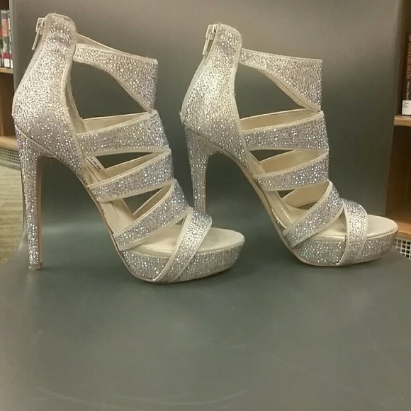 Limited edition Steve Madden "SPYCEE" Sandal - Picture 3 of 4