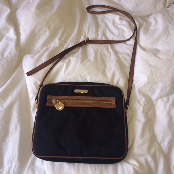 Michael Kors cross body ✨