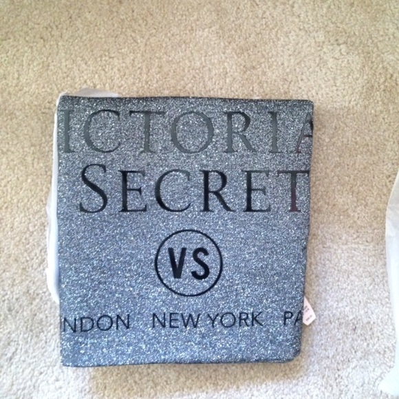 🆕Victoria Secret Tote - Picture 2 of 2