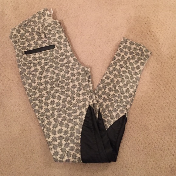 💥BCBG💥 fun pants!! Size 25!