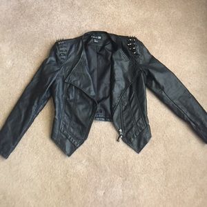 Spike cropped faux leather jacket