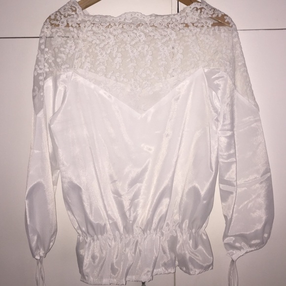 White Blouse ! - Picture 2 of 2