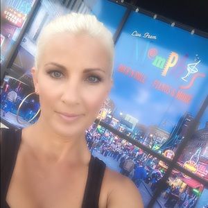 Meet your Posher, Christina