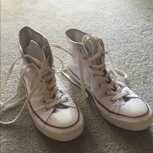 Size 6 (8 women's) white high top converse