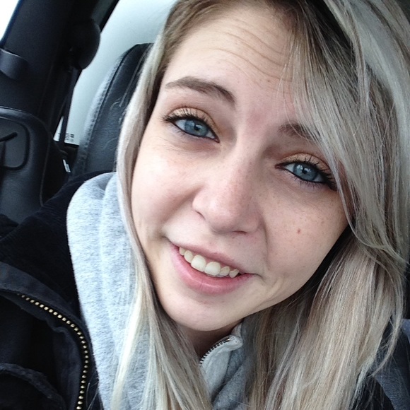 Meet your Posher, Kayla - Picture 3 of 8