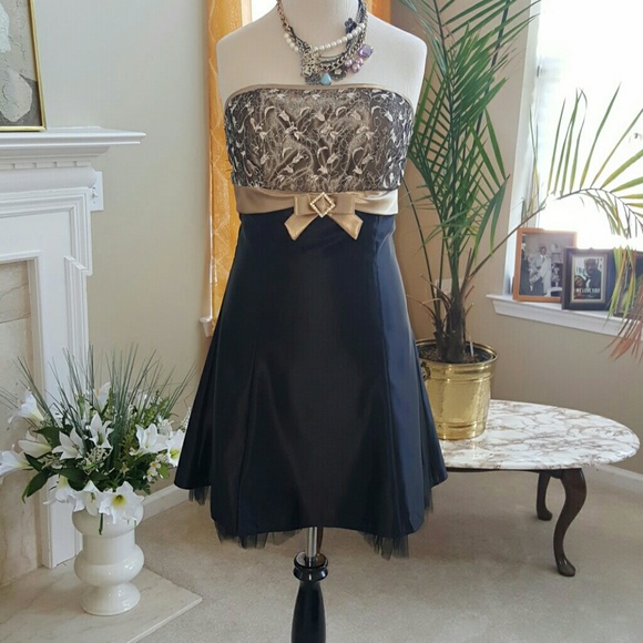 Jessics McClintock for  Gunned Saxon dress