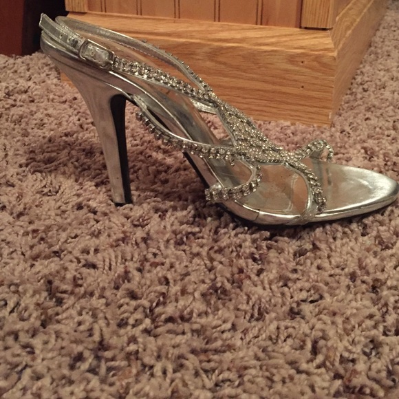 3/$15!! Beautiful Rhinestone heels - Picture 3 of 4