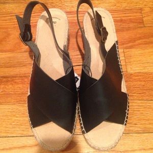 Gap black wedges