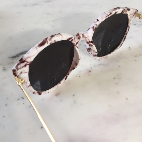 "Lola" Sunglasses || White Marble & Silver - Picture 2 of 6