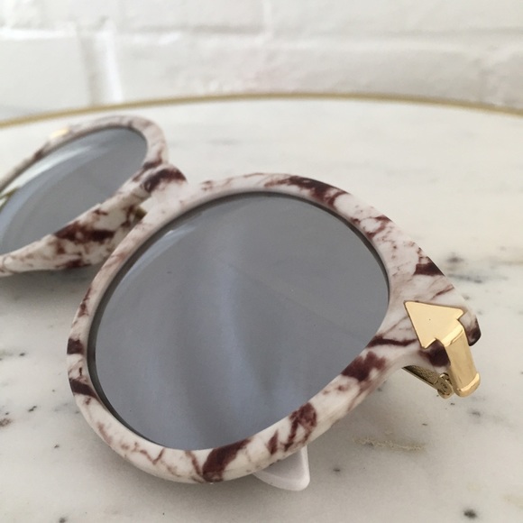 "Lola" Sunglasses || White Marble & Silver - Picture 3 of 6