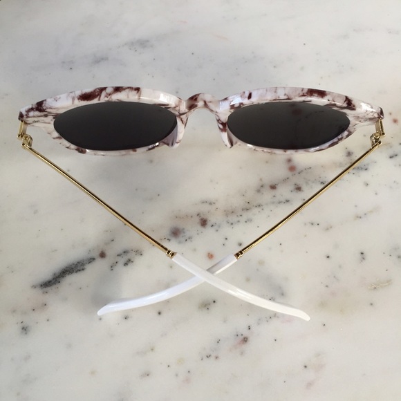 "Lola" Sunglasses || White Marble & Silver - Picture 4 of 6