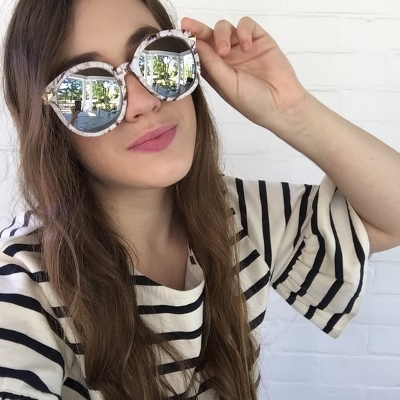 "Lola" Sunglasses || White Marble & Silver - Picture 5 of 6