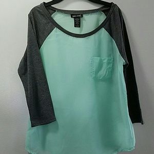 Quarter sleeve top