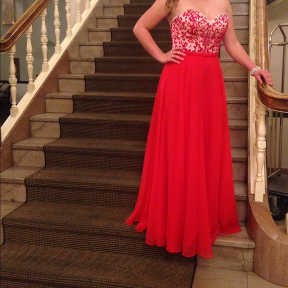 Prom season is coming! Get a great red dress now💋
