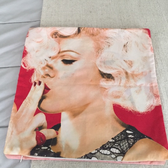 Marylyn Monroe Pillow Case !
