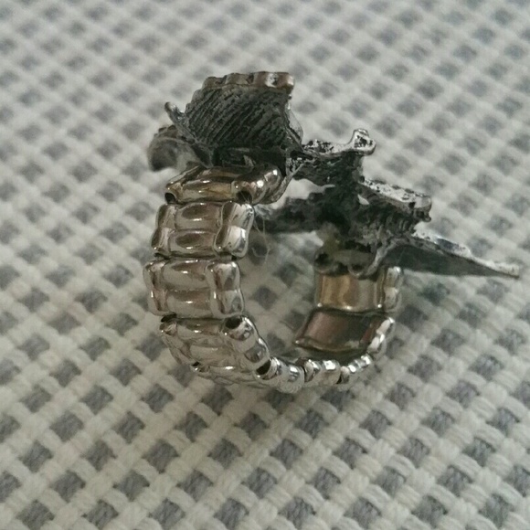 NEW WING RING WITH CRYSTAL GUNS - Picture 3 of 3