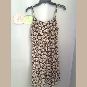 Black, White, Yellow, Floral/Sunflower dress. 🌻