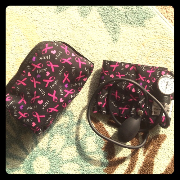 New blood pressure cuff with zippered pouch.