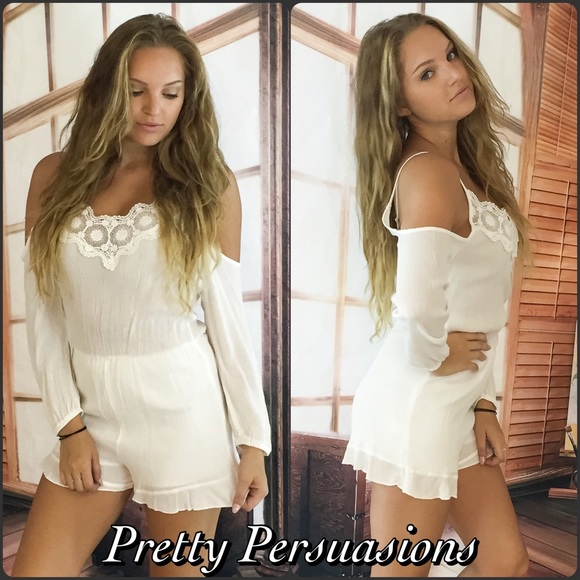 CLEARANCE‼️Crochet Trim Cold Shoulder Romper - Picture 3 of 4