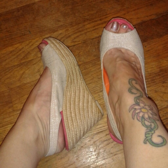 WHITE/SILVER WEDGES - Picture 1 of 3