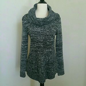 Sweater in Black and Gray