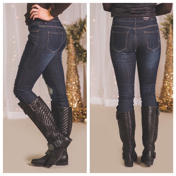 Dark washed skinny jeans