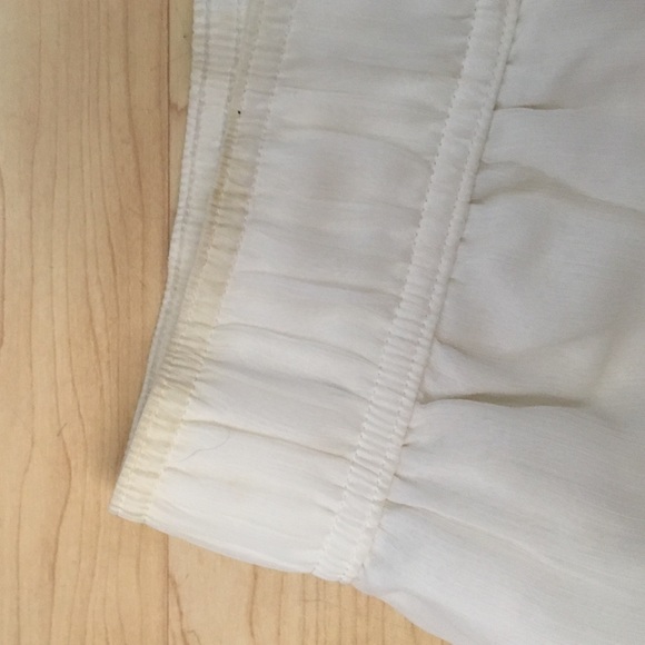 White lace skirt - Picture 2 of 2