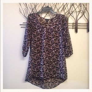 Rue 21 mid sleeve sheer flowered top! Size Medium!