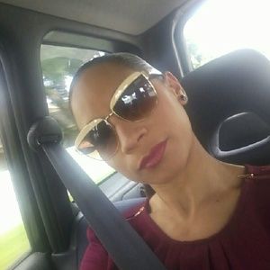 Meet your Posher, Angela