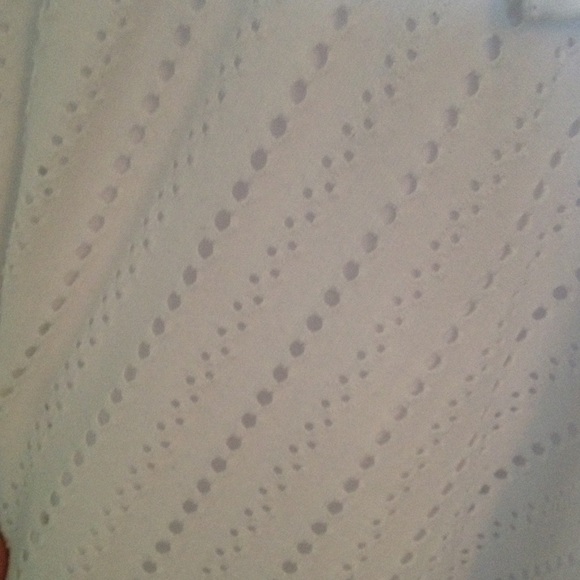 White dotted midi dress w/ bow in the middle - Picture 3 of 3