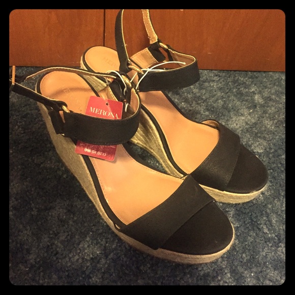 Black wedge heal peak toe sandals