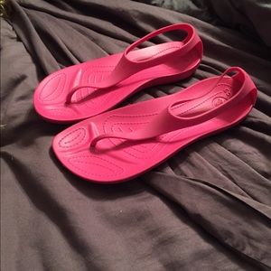 ‼️SOLD ON Ⓜ️‼️NWOT CROCS sexy flip sandals