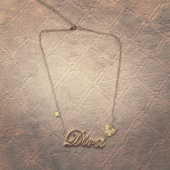 Silver "DIVA" necklace