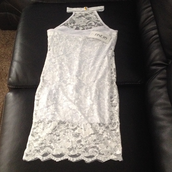 Lacey halter bodycon dress - Picture 2 of 3