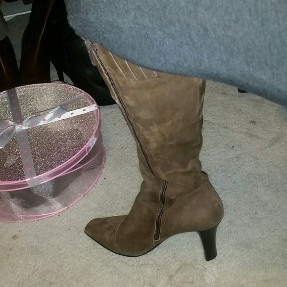 Via Spiga nwt suede dark tan every day heel boot - Picture 2 of 4