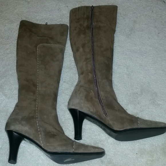 Via Spiga nwt suede dark tan every day heel boot - Picture 3 of 4