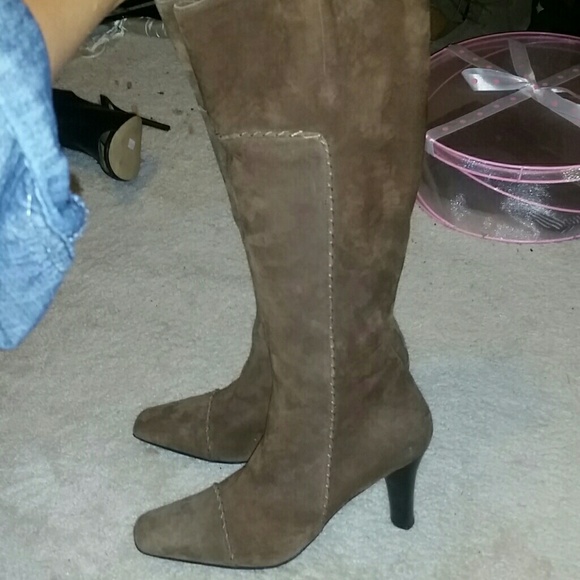 Via Spiga nwt suede dark tan every day heel boot - Picture 4 of 4