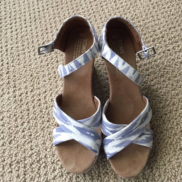 Toms ikat print wedges, size 8