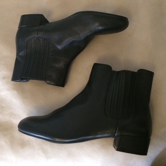 *SOLD* NWOB Marc Fisher Leather Ankle Boots