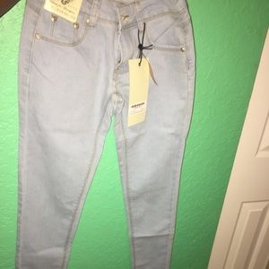Brand new never worn petite skinny jeans